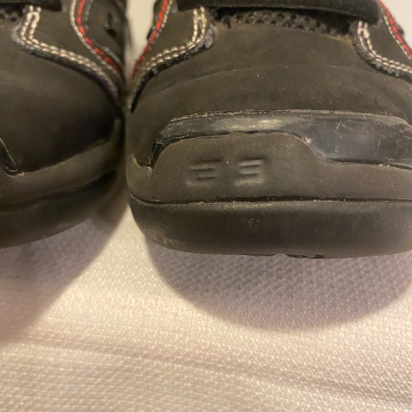 Air Jordan Shoes Black and Red Youth Size 5Y DM1159-003 - Picture 5 of 16